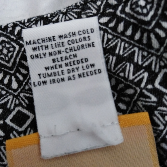 Ruby Rd. Stretch pull-on Capris - Picture 7 of 7